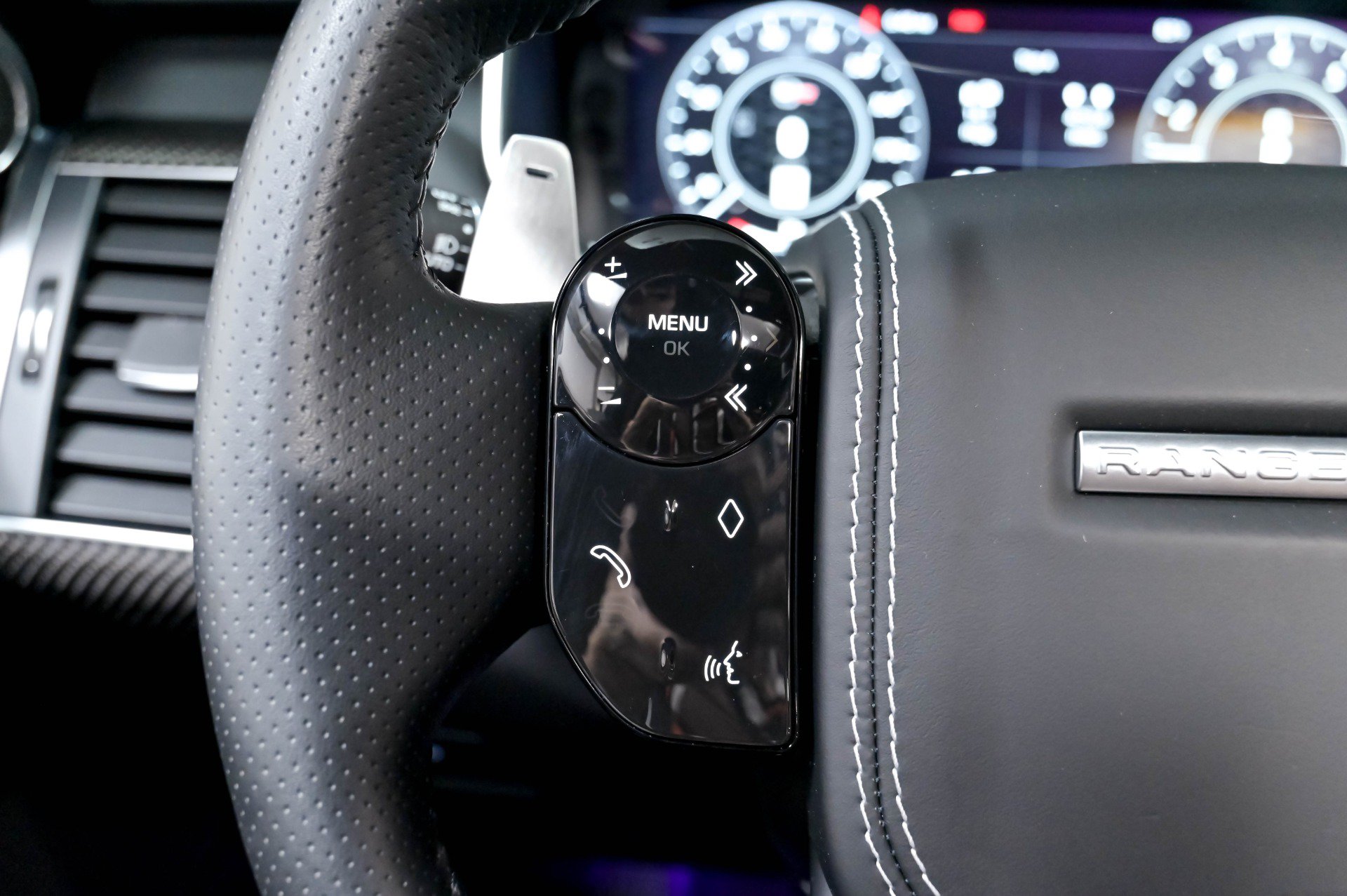 Used 2022 Land Rover Range Rover Sport SVR Carbon Edition AWD/4WD image 64