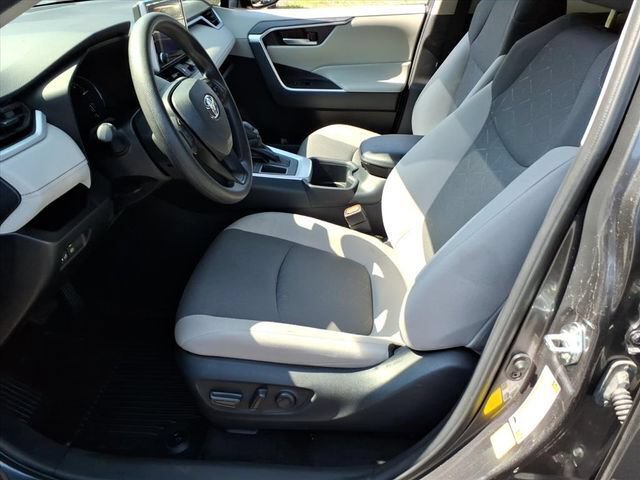 Used 2025 Toyota RAV4 XLE FWD image 16