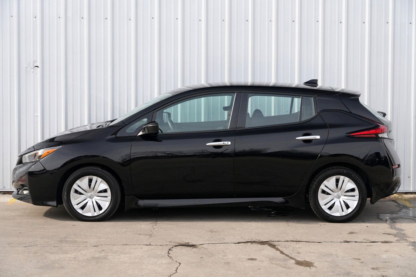 Used 2025 Nissan Leaf S image 42