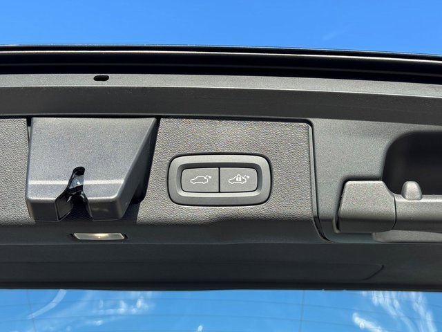 New 2026 Volvo XC60 T8 Ultra w/ Protection Package Premier image 16