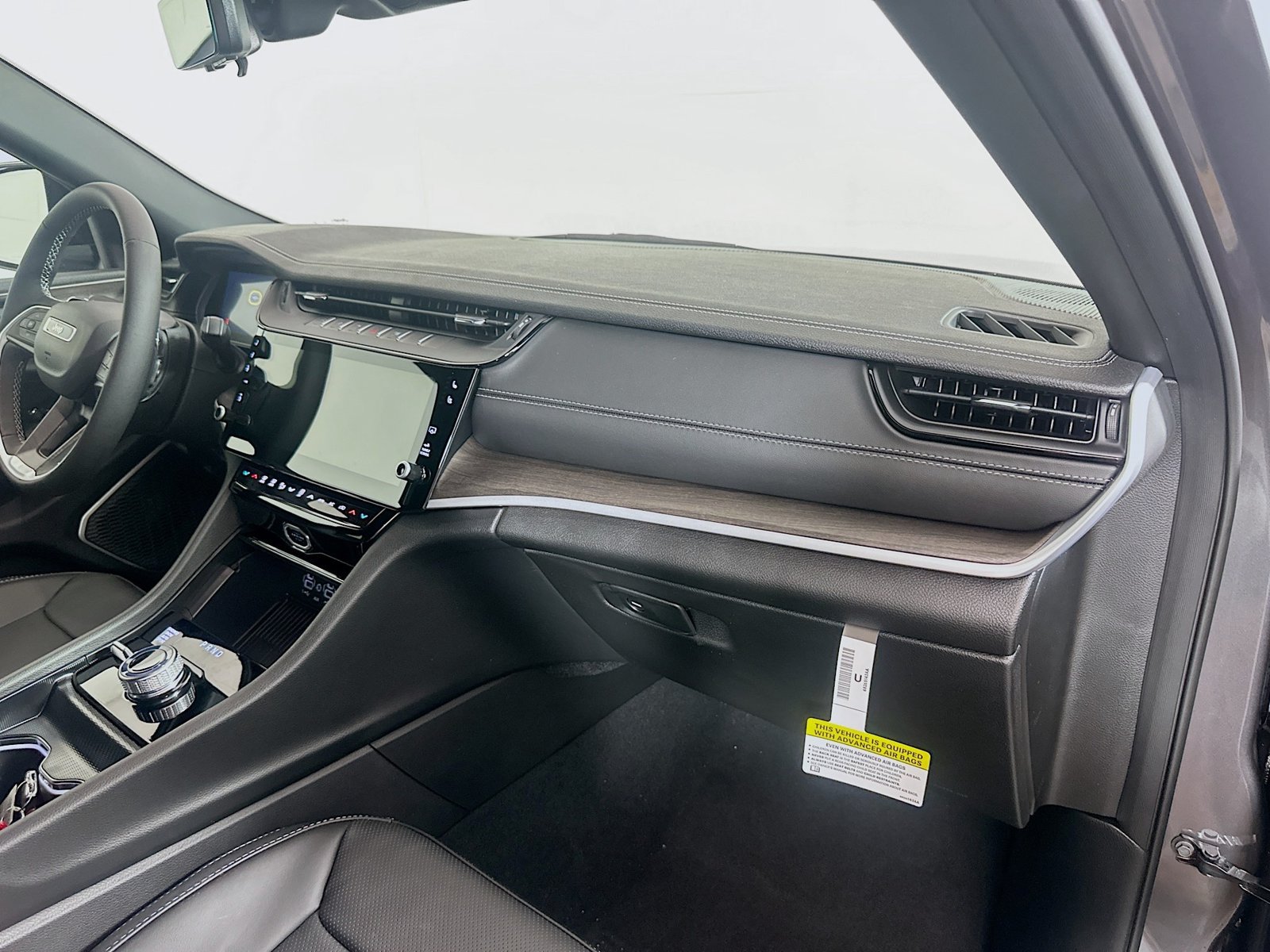 New 2026 Jeep Grand Cherokee L Limited AWD/4WD image 32