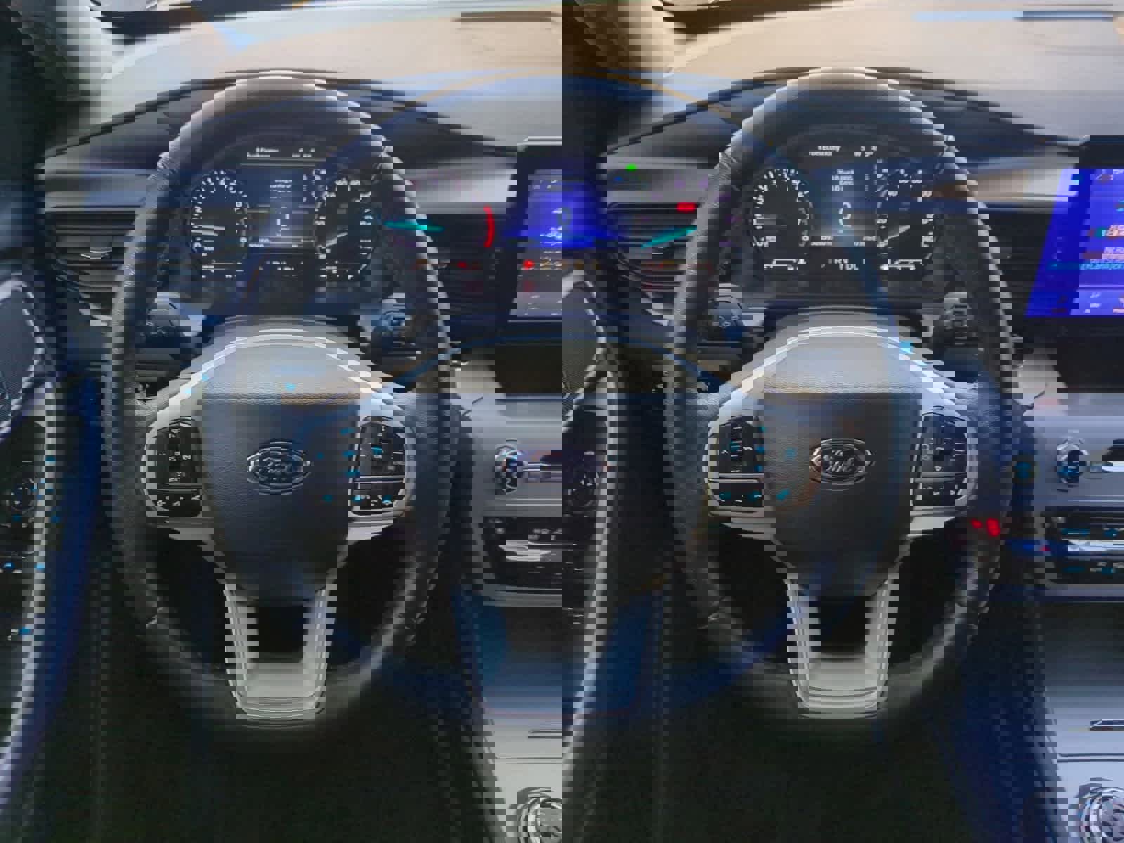 Used 2023 Ford Explorer XLT image 24