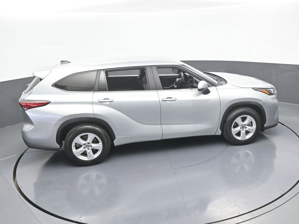 Used 2023 Toyota Highlander LE image 56