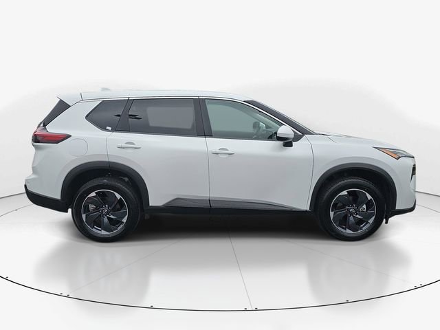 Used 2025 Nissan Rogue SV image 2