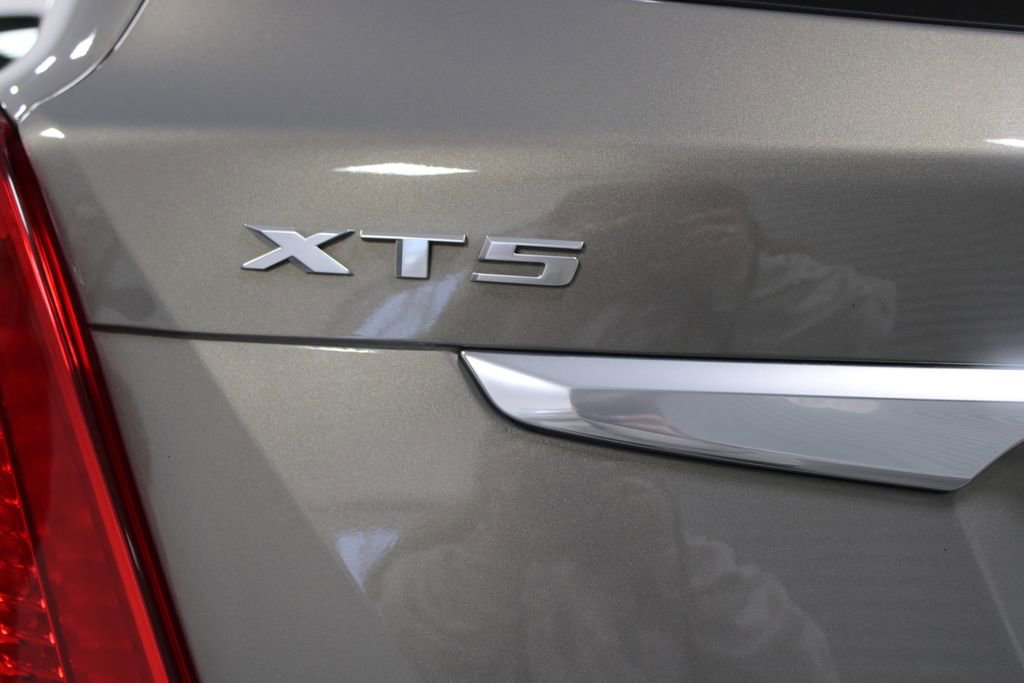 Used 2018 Cadillac XT5 Premium Luxury w/ Driver Assist Package image 13