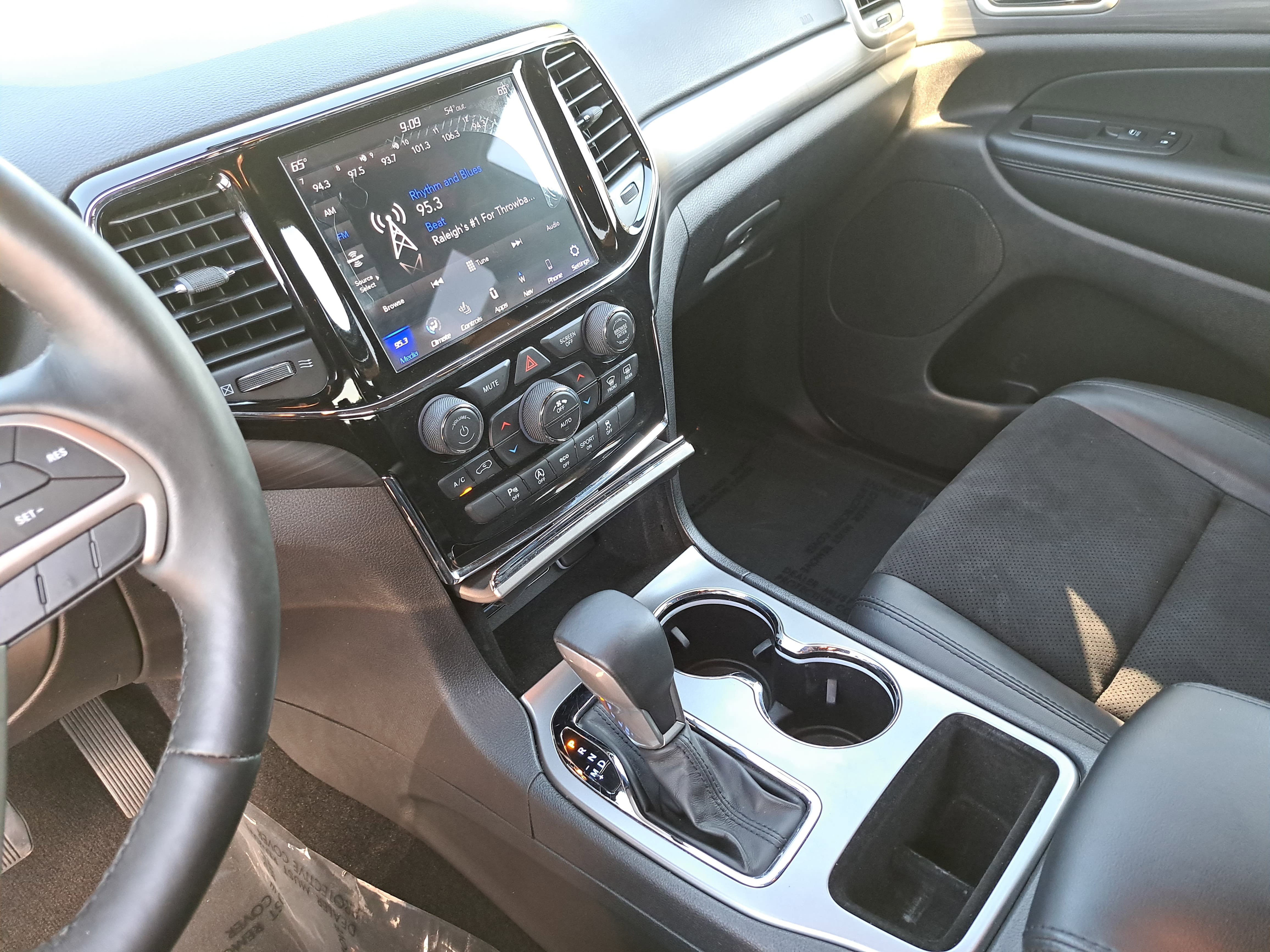 Used 2020 Jeep Grand Cherokee Altitude RWD image 25