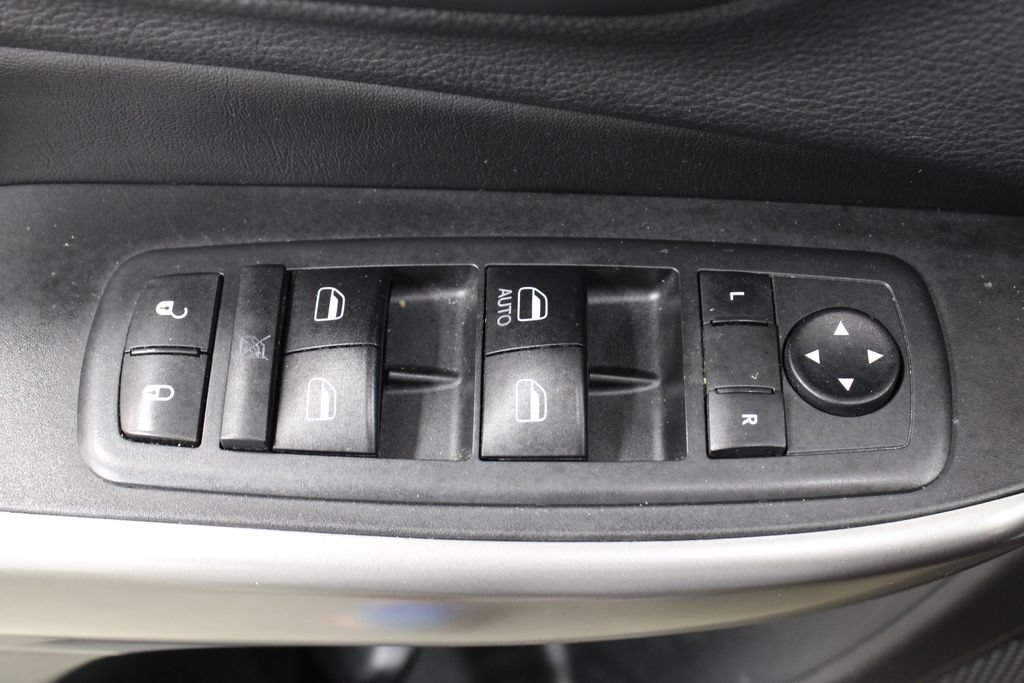 Used 2019 Jeep Cherokee Latitude w/ Popular Appearance Group FWD image 16