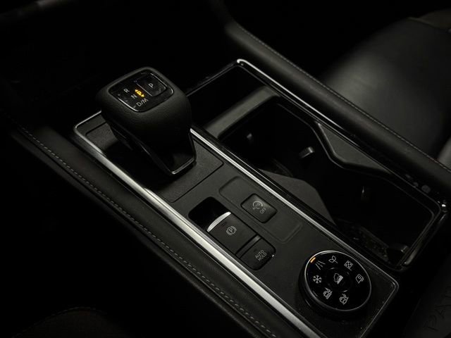 Used 2023 Nissan Pathfinder SL image 32