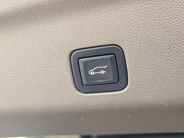 Used 2021 GMC Yukon XL Denali w/ LPO, Illumination Package RWD image 17