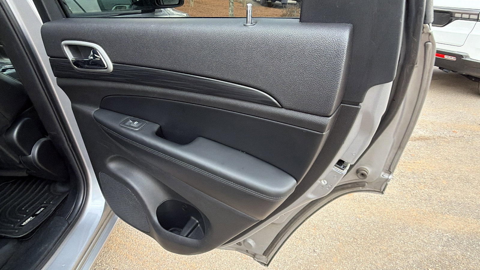 Used 2020 Jeep Grand Cherokee Altitude image 20