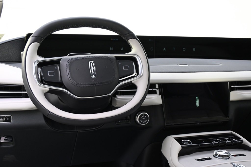 New 2025 Lincoln Navigator Reserve image 12