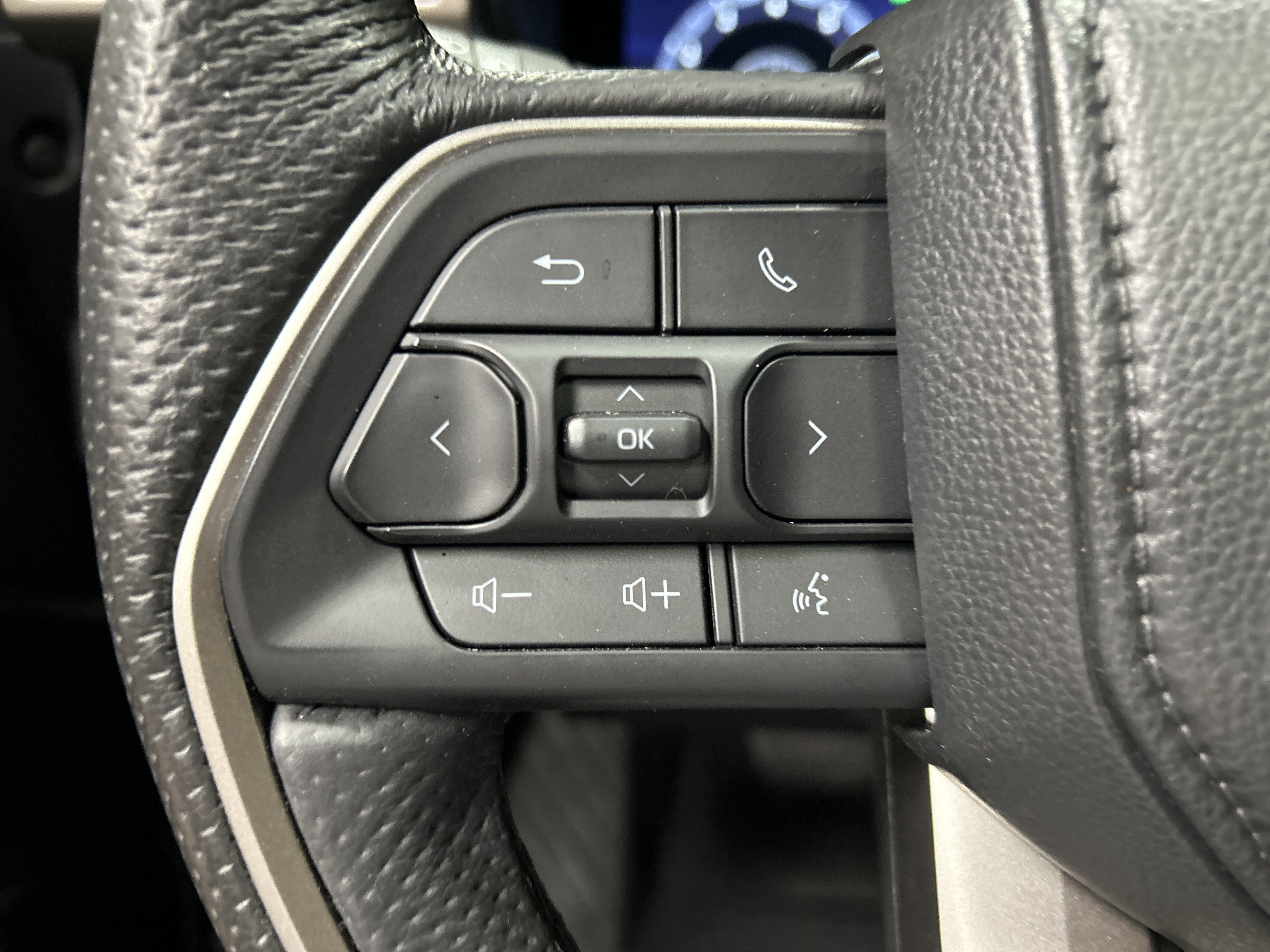 Used 2024 Toyota Tacoma Limited AWD/4WD image 19