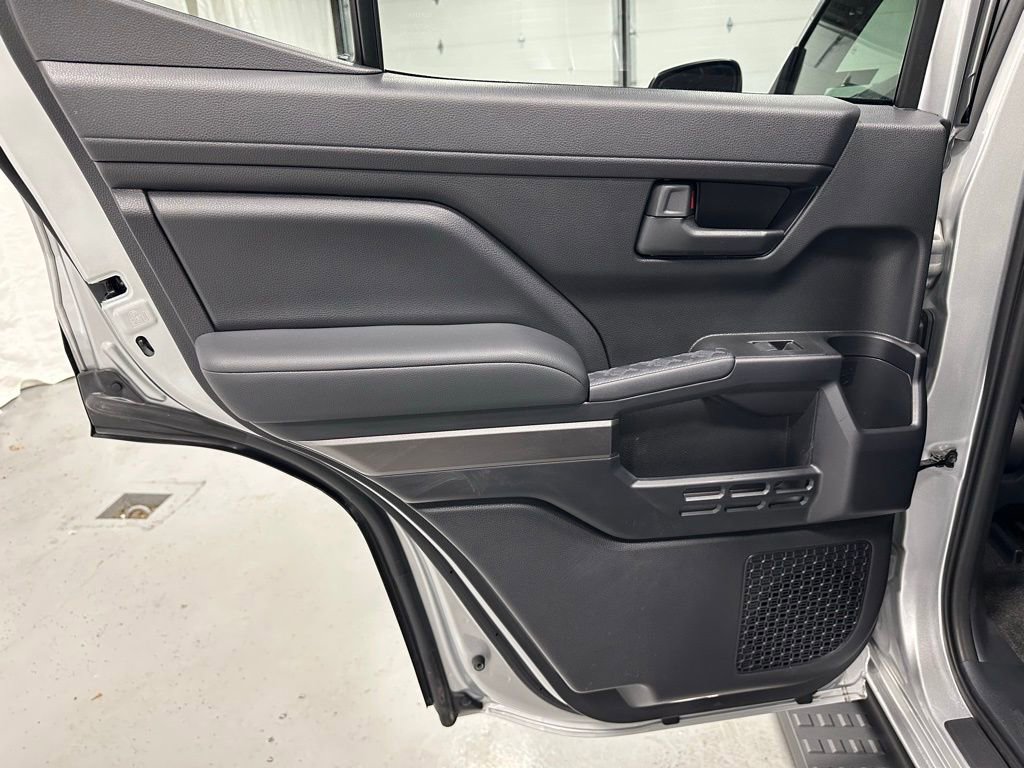 Used 2025 Toyota 4Runner SR5 AWD/4WD image 41