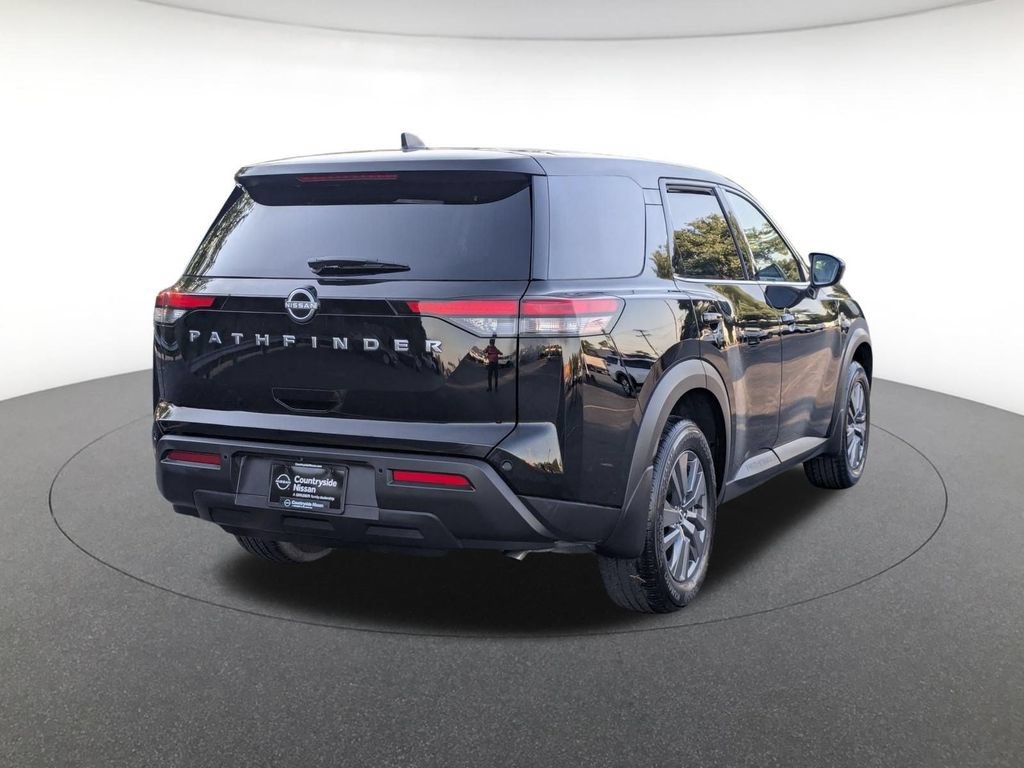Used 2024 Nissan Pathfinder S FWD image 5