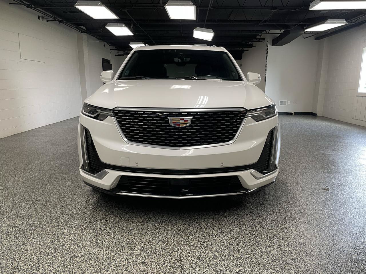 Used 2025 Cadillac XT6 Premium Luxury w/ Technology Package FWD image 11