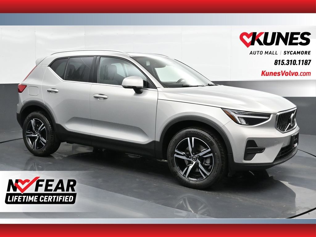 New 2025 Volvo XC40 B5 Core w/ Climate Package