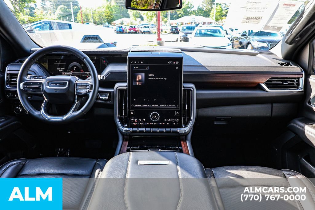 Used 2025 GMC Yukon XL Denali AWD/4WD image 32