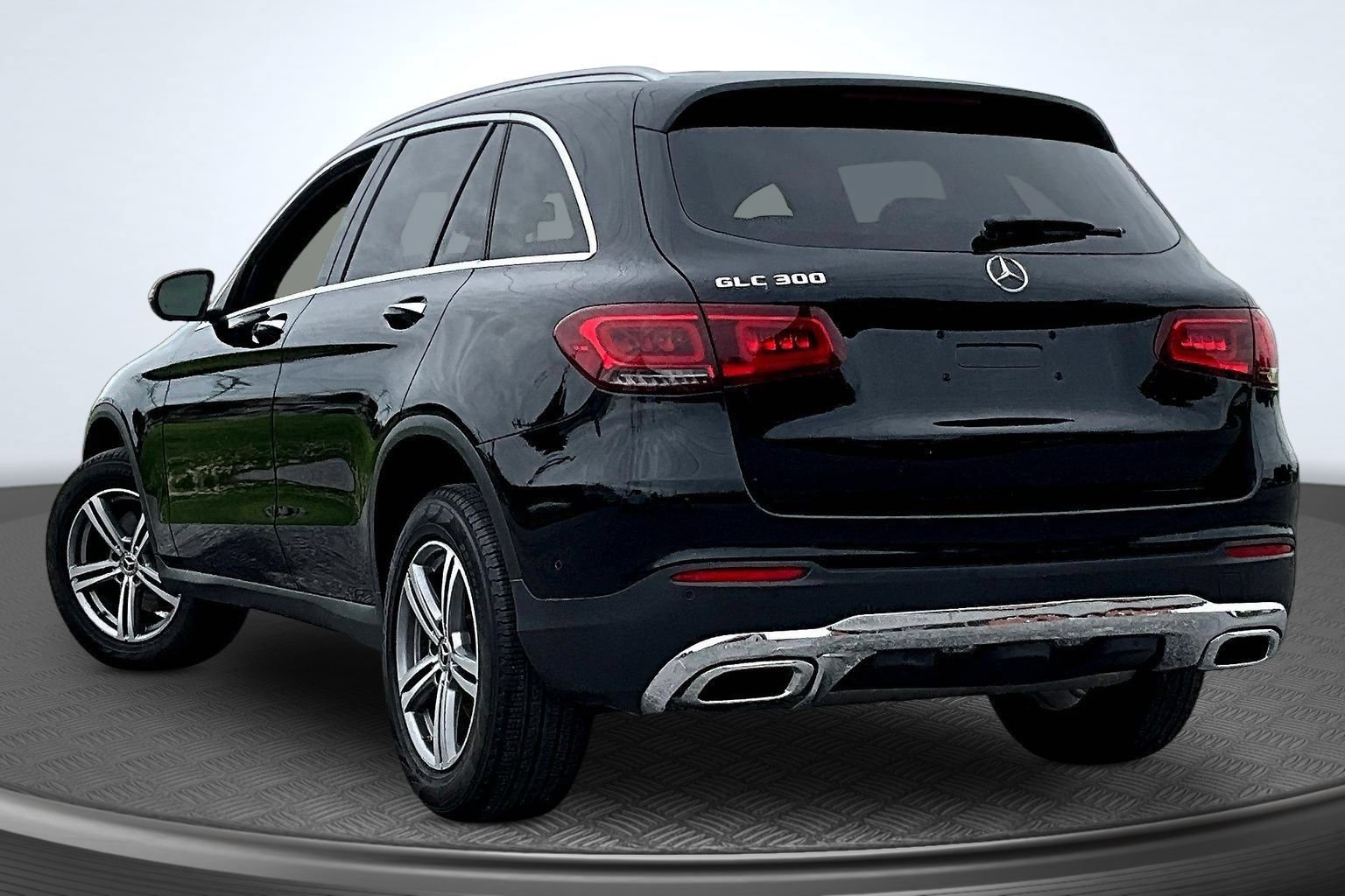 Used 2022 Mercedes-Benz GLC 300 w/ Premium Package Lite image 4