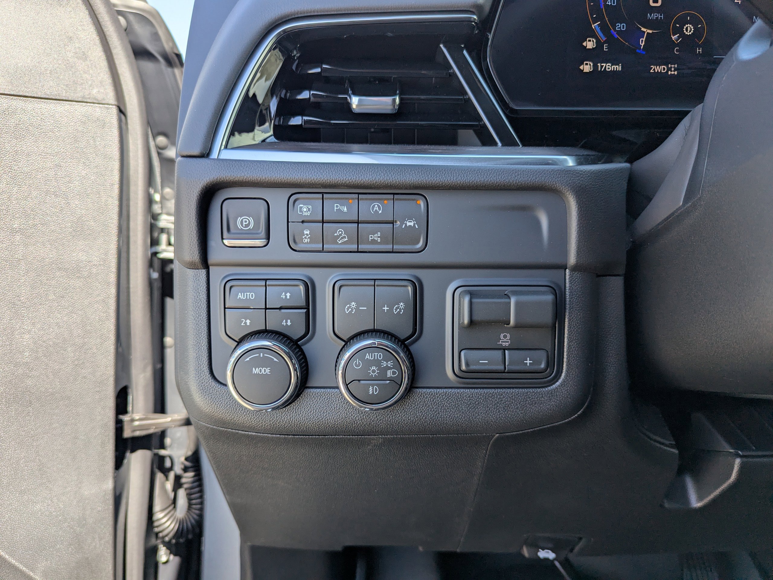 New 2026 Chevrolet Tahoe Z71 w/ Comfort Package AWD/4WD image 12