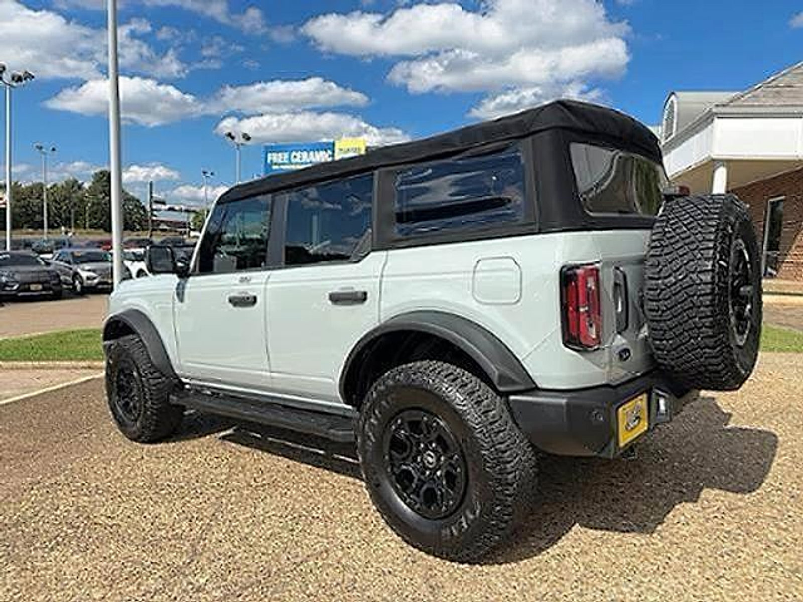 Used 2022 Ford Bronco Wildtrak image 4