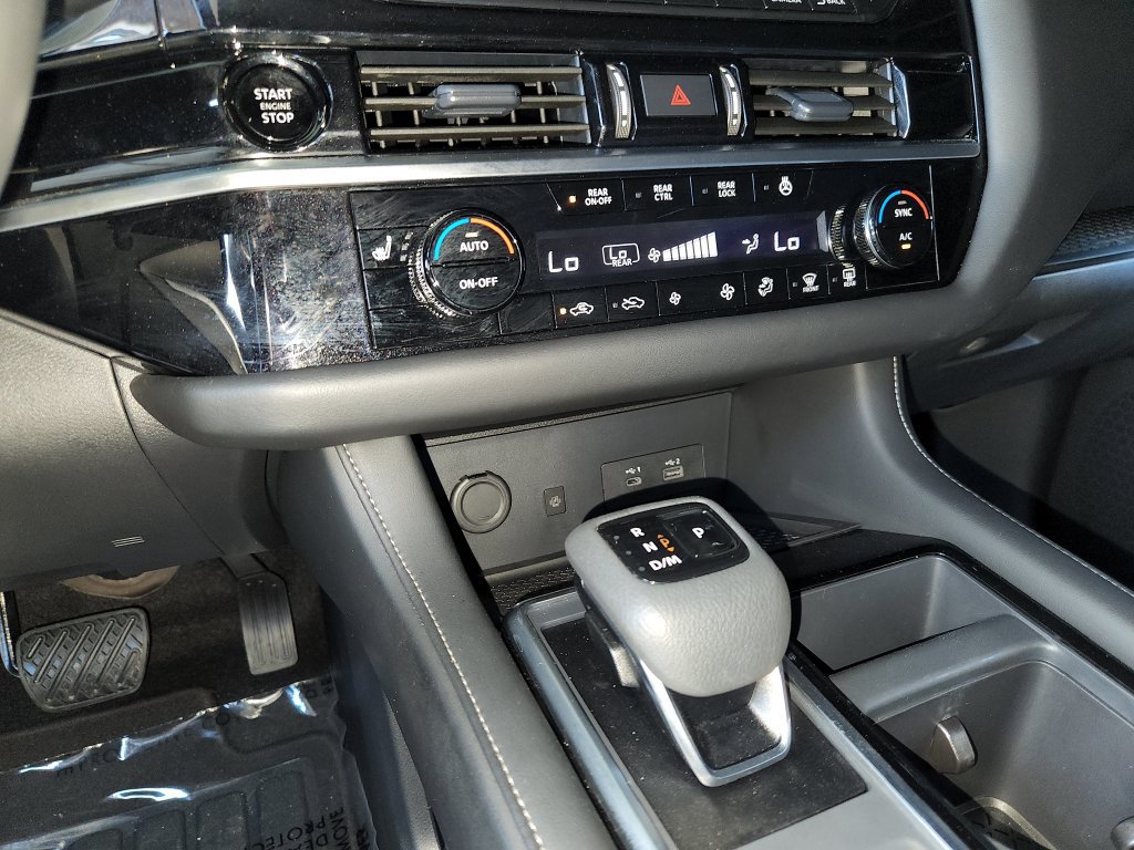 Used 2025 Nissan Pathfinder SL AWD/4WD image 21