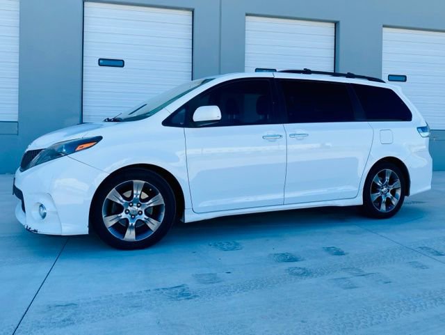 Used 2015 Toyota Sienna SE w/ SE Preferred Package image 1