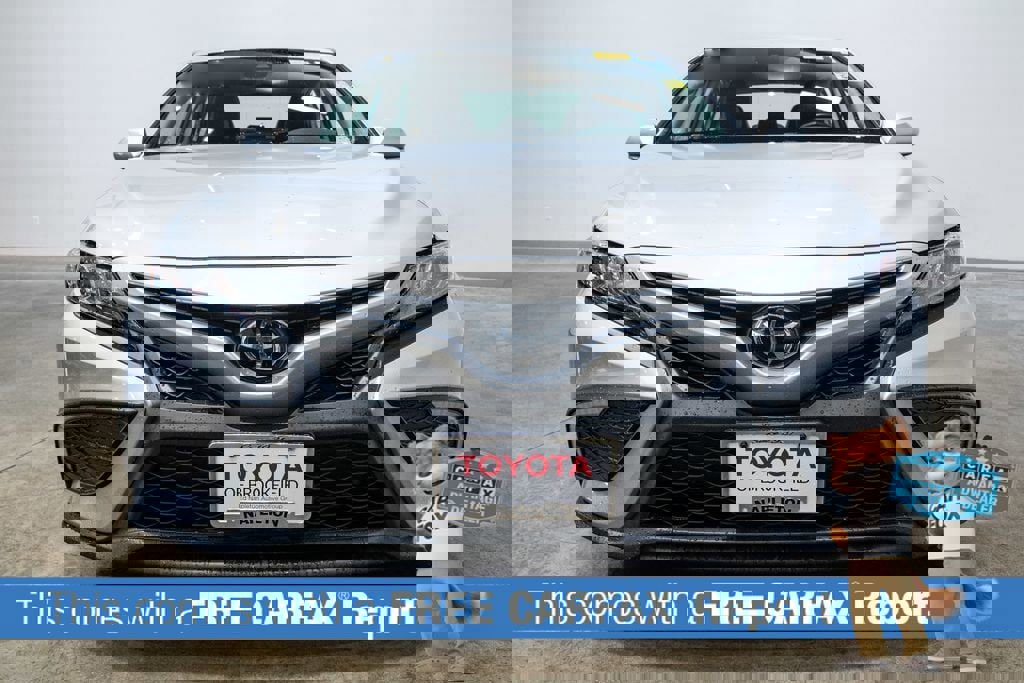 Used 2024 Toyota Camry SE image 2