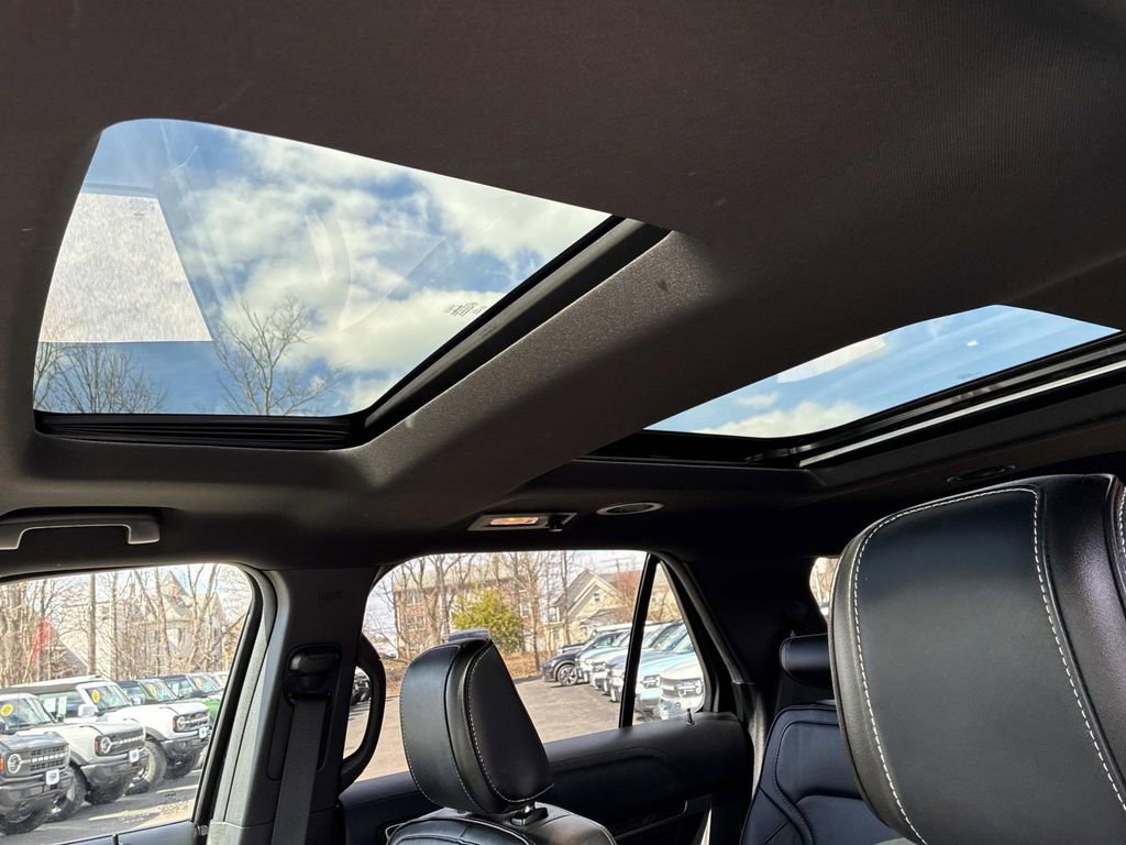 Certified 2018 Ford Explorer Platinum image 26