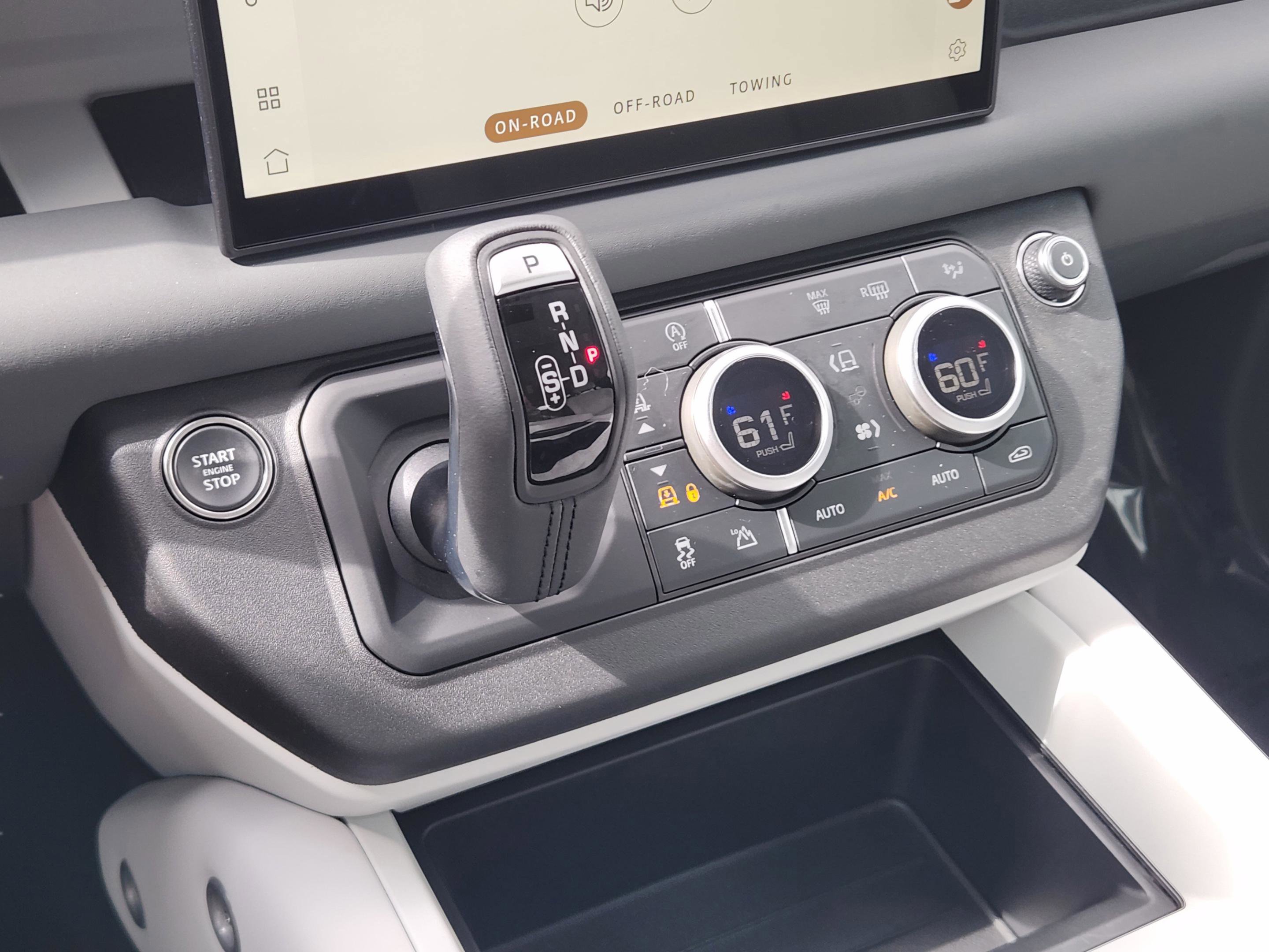 Certified 2025 Land Rover Defender 90 X-Dynamic SE image 19