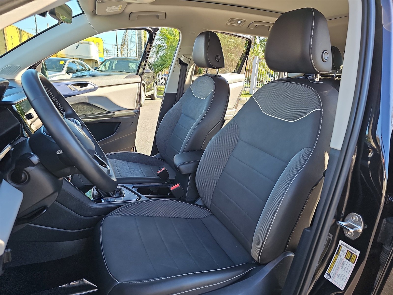 Used 2023 Volkswagen Taos SE w/ Panoramic Sunroof Package image 14