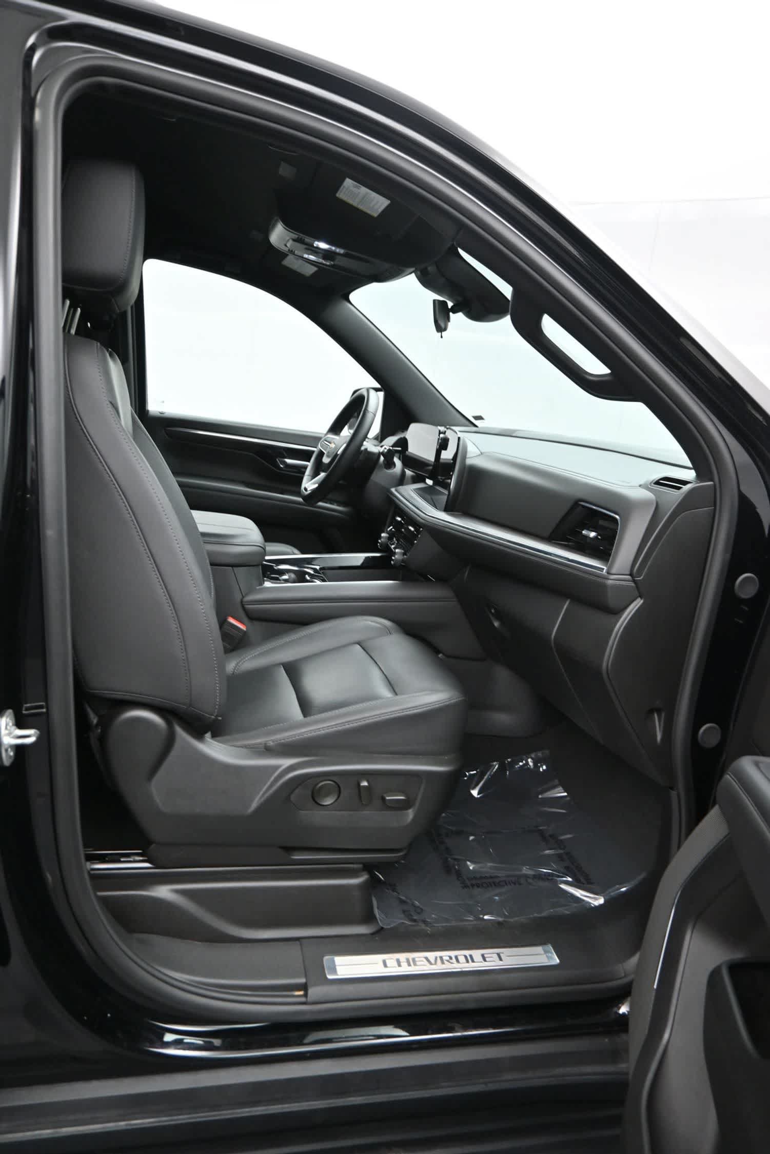 Used 2025 Chevrolet Tahoe LT AWD/4WD image 12