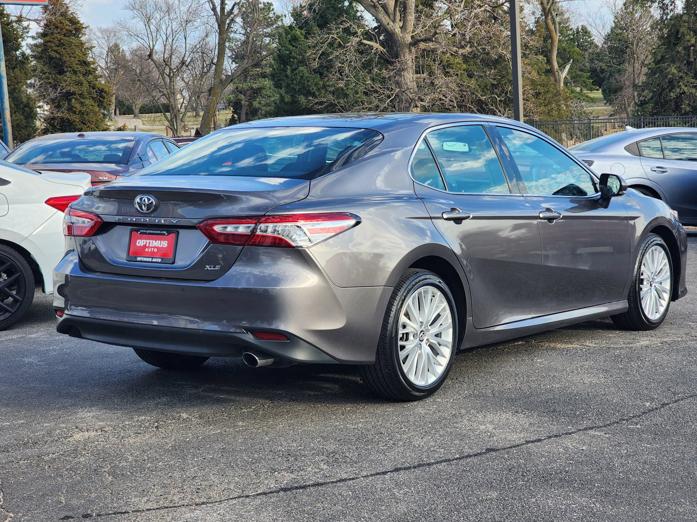 Used 2018 Toyota Camry XLE FWD image 7