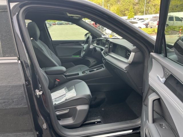 Used 2026 Volkswagen Tiguan SE R-Line FWD image 29