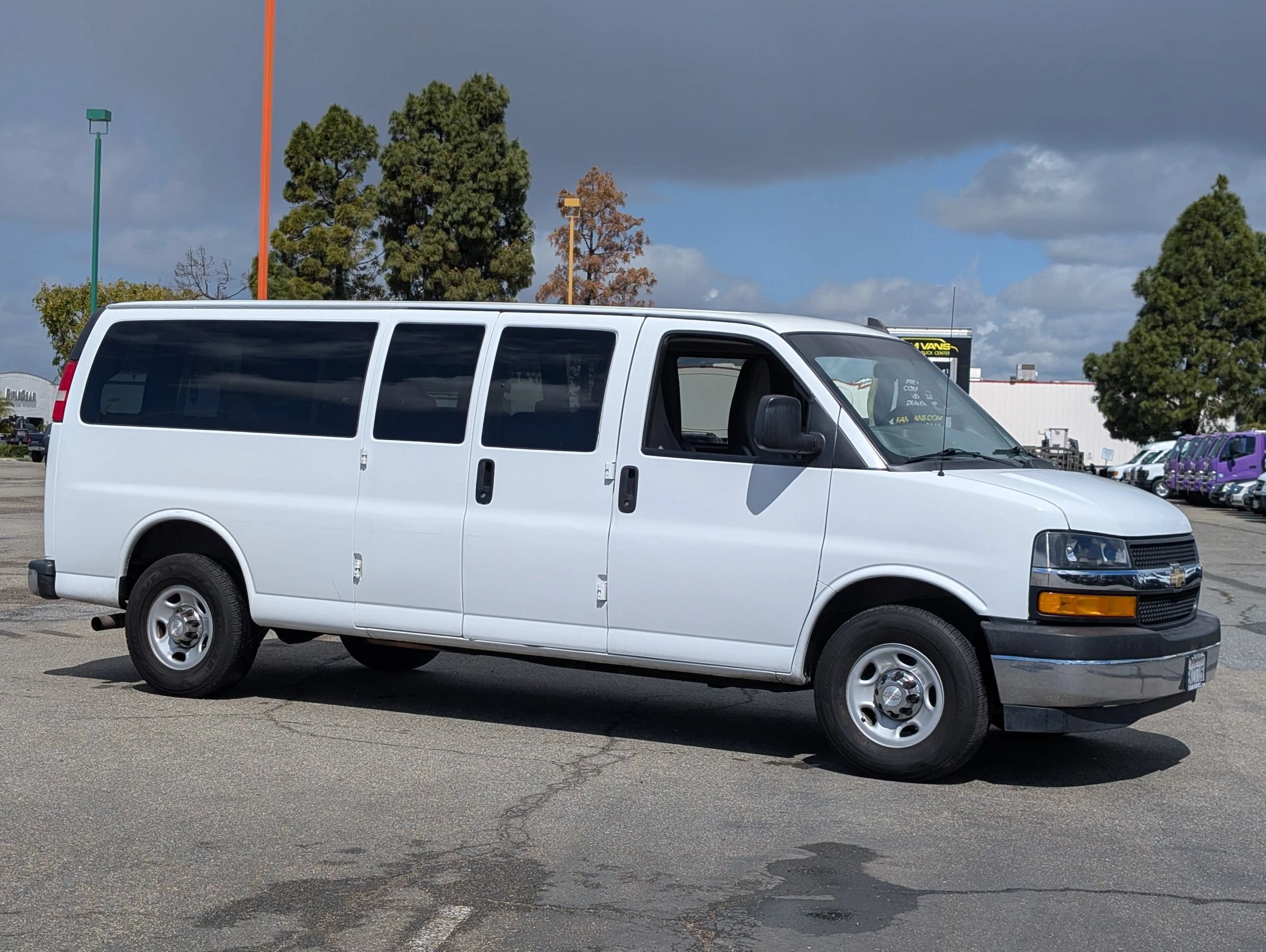 Used 2018 Chevrolet Express 3500 LT w/ LT Preferred Equipment Group RWD image 1