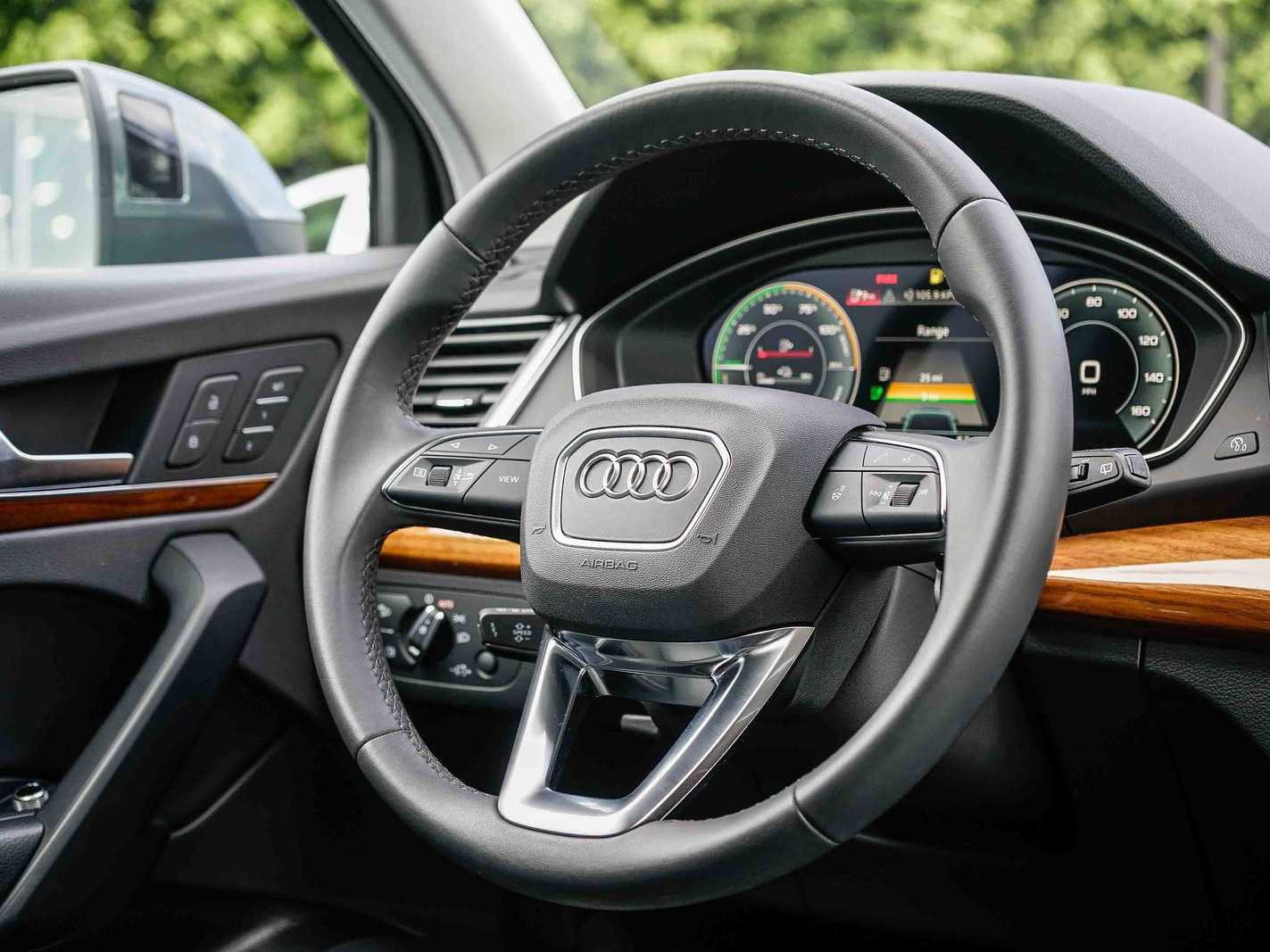 Used 2023 Audi Q5 e Premium w/ Convenience Package image 15