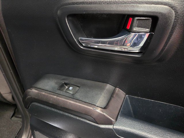 Used 2016 Toyota Tacoma TRD Sport image 40