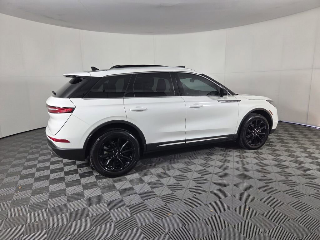 Used 2022 Lincoln Corsair FWD w/ Premium Package image 5