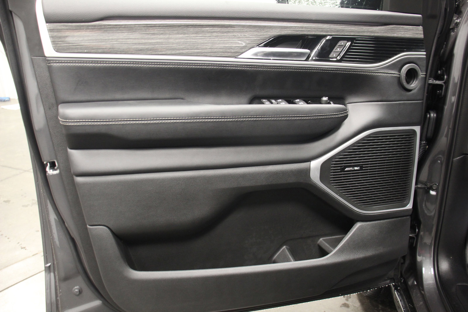 New 2022 Jeep Wagoneer Series II image 16