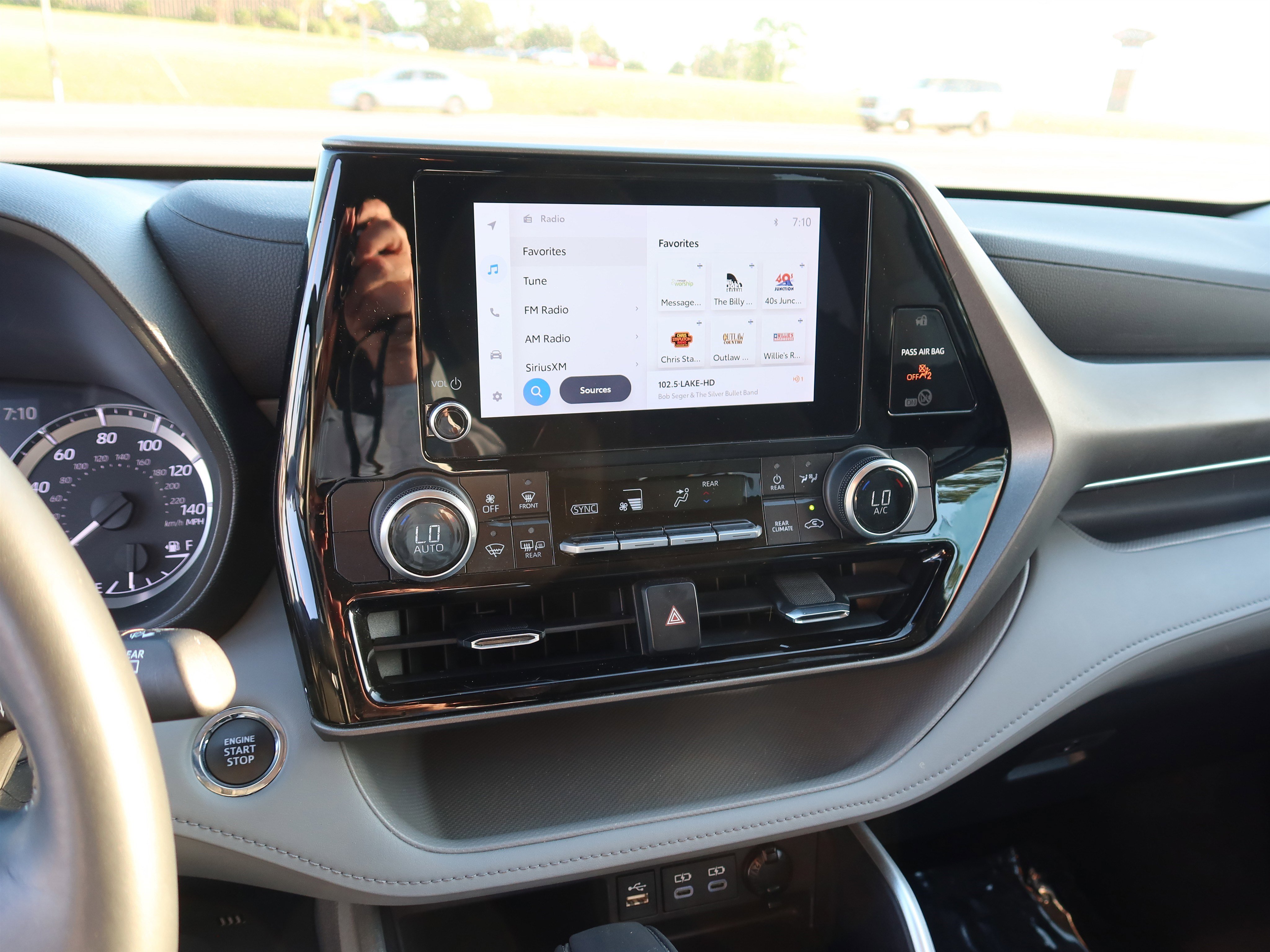 Used 2023 Toyota Highlander LE image 19