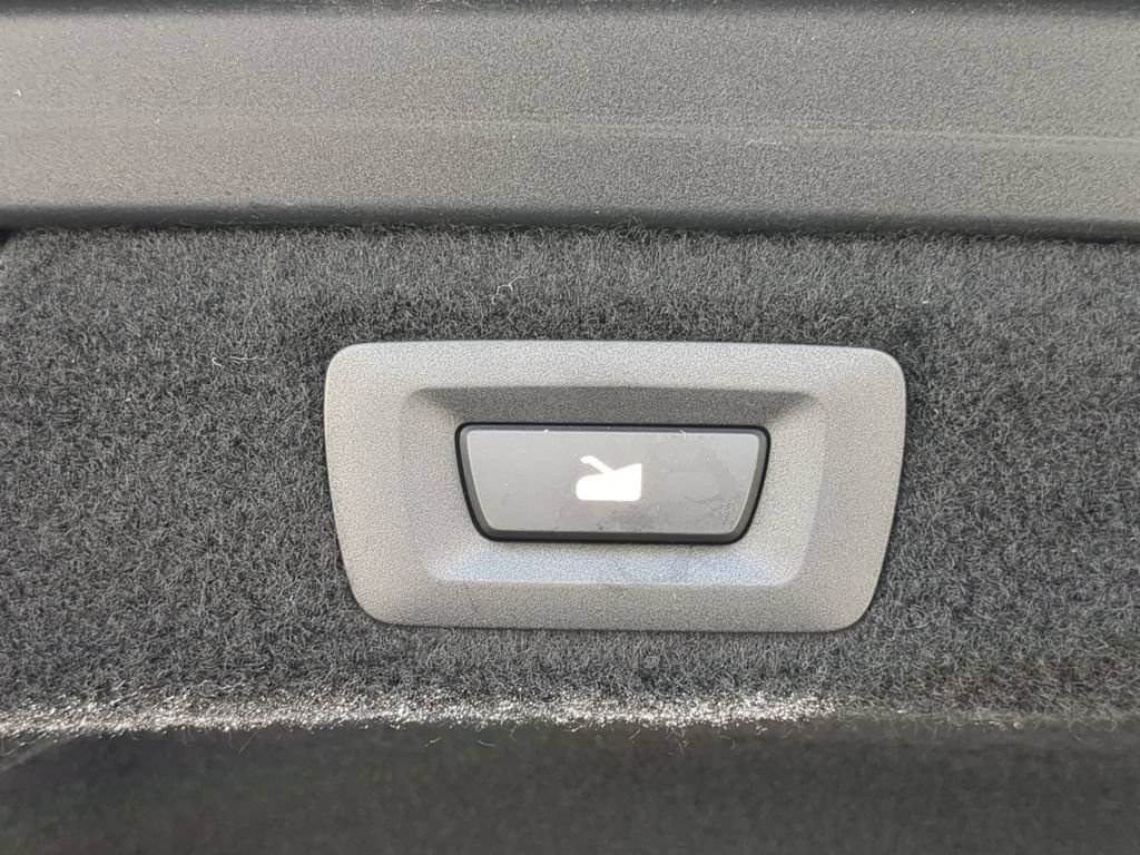 Used 2024 Lucid Air Pure RWD image 9