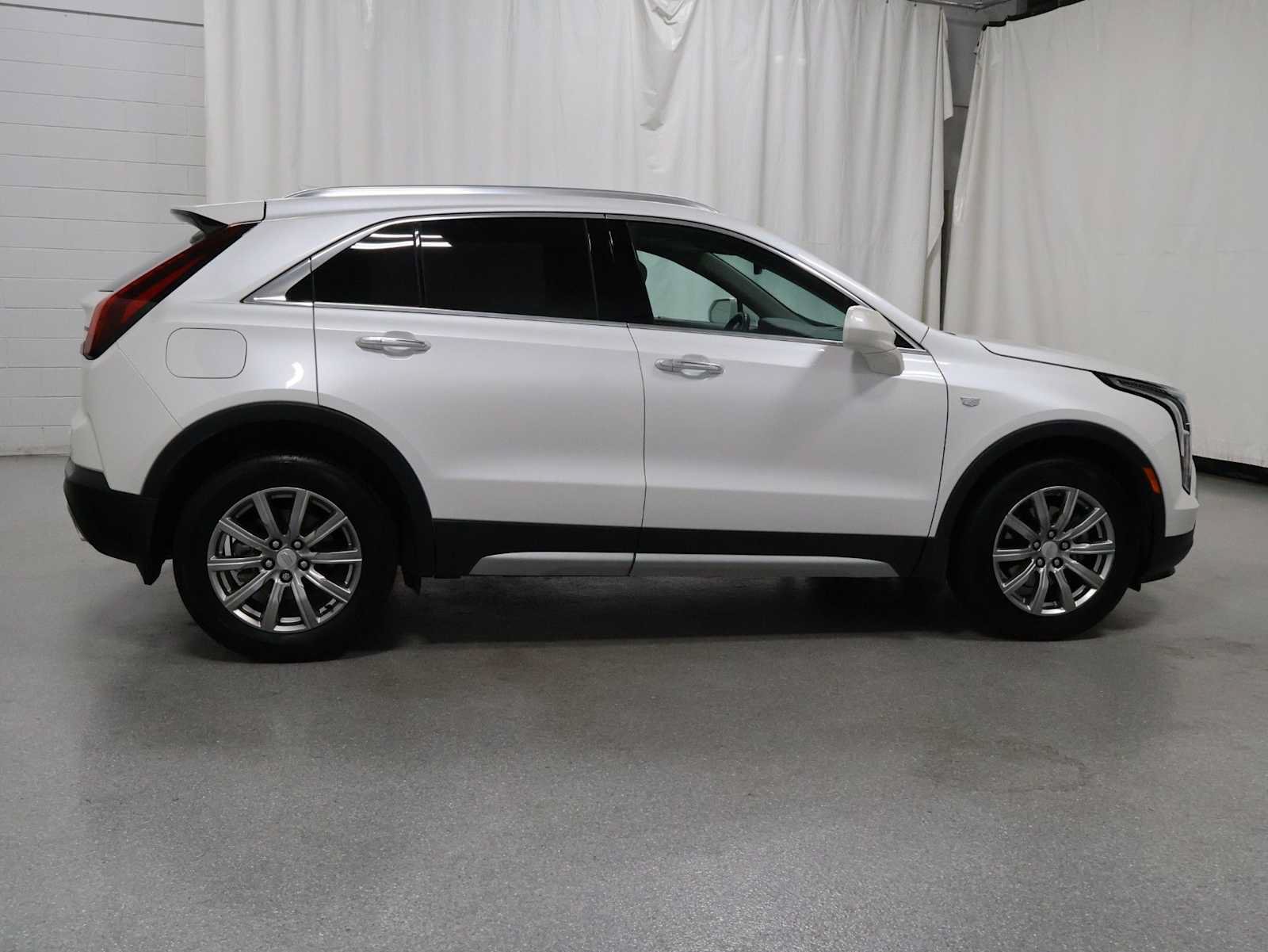 Used 2020 Cadillac XT4 Premium Luxury w/ Cold Weather Package AWD/4WD image 10