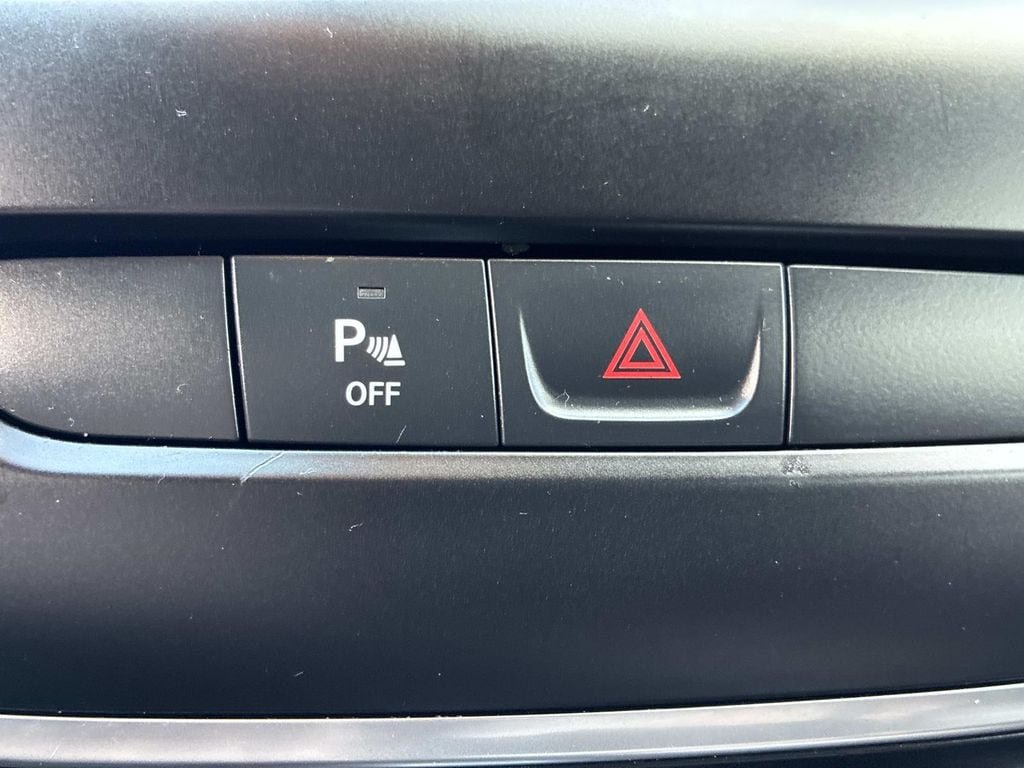 Used 2019 Jeep Cherokee Latitude Plus w/ Comfort/Convenience Group AWD/4WD image 32