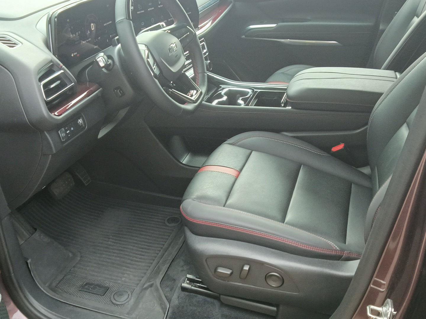 Used 2024 Chevrolet Traverse RS FWD image 41