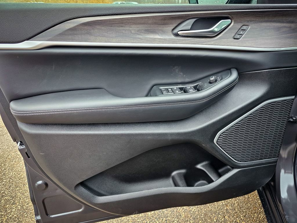 New 2026 Jeep Grand Cherokee Limited image 9