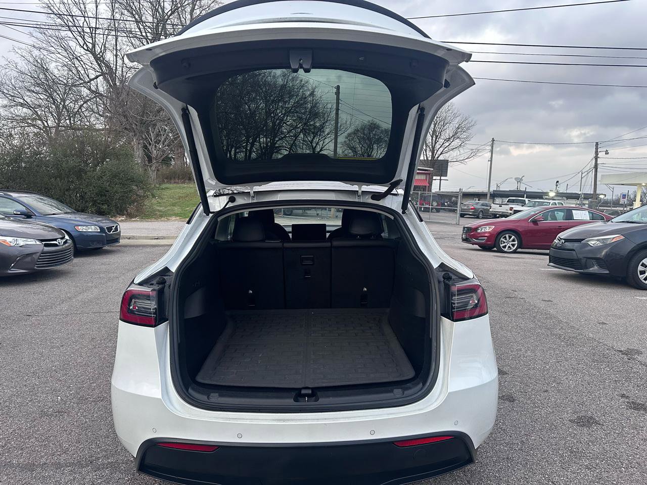 Used 2022 Tesla Model Y Long Range image 18