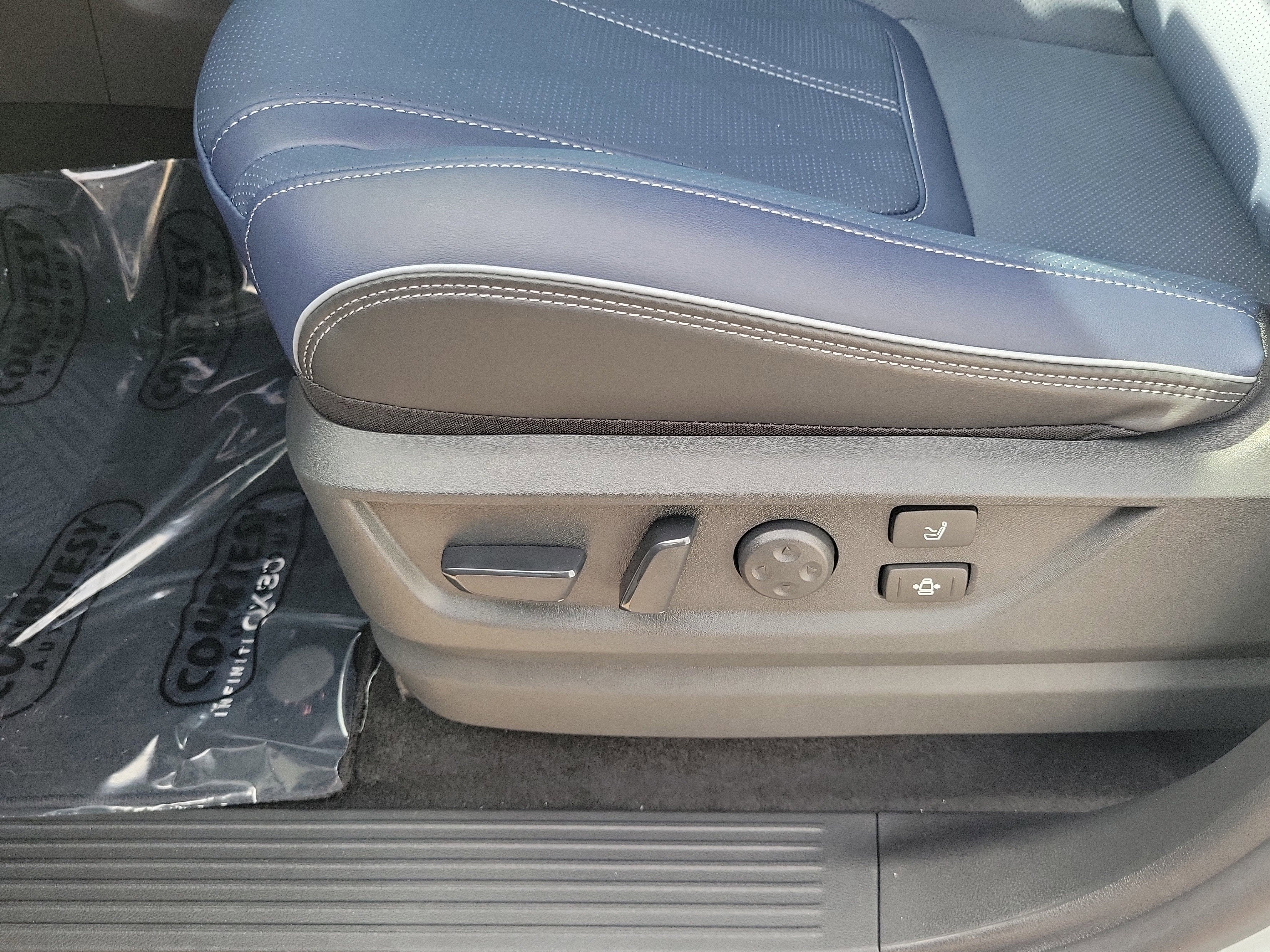 Certified 2026 INFINITI QX80 4WD w/ Sport Exterior Package image 25