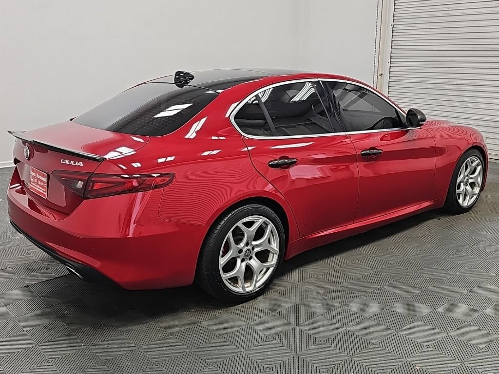 Used 2018 Alfa Romeo Giulia Ti w/ TI Performance Package RWD image 9