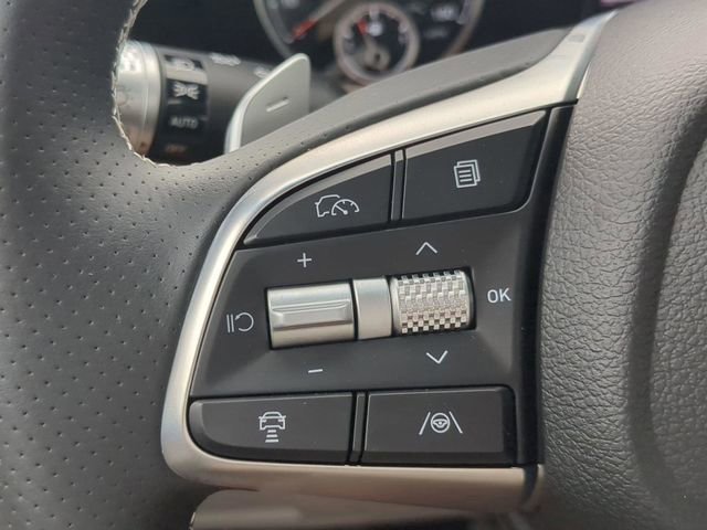 Certified 2025 Genesis G70 2.5T RWD image 16