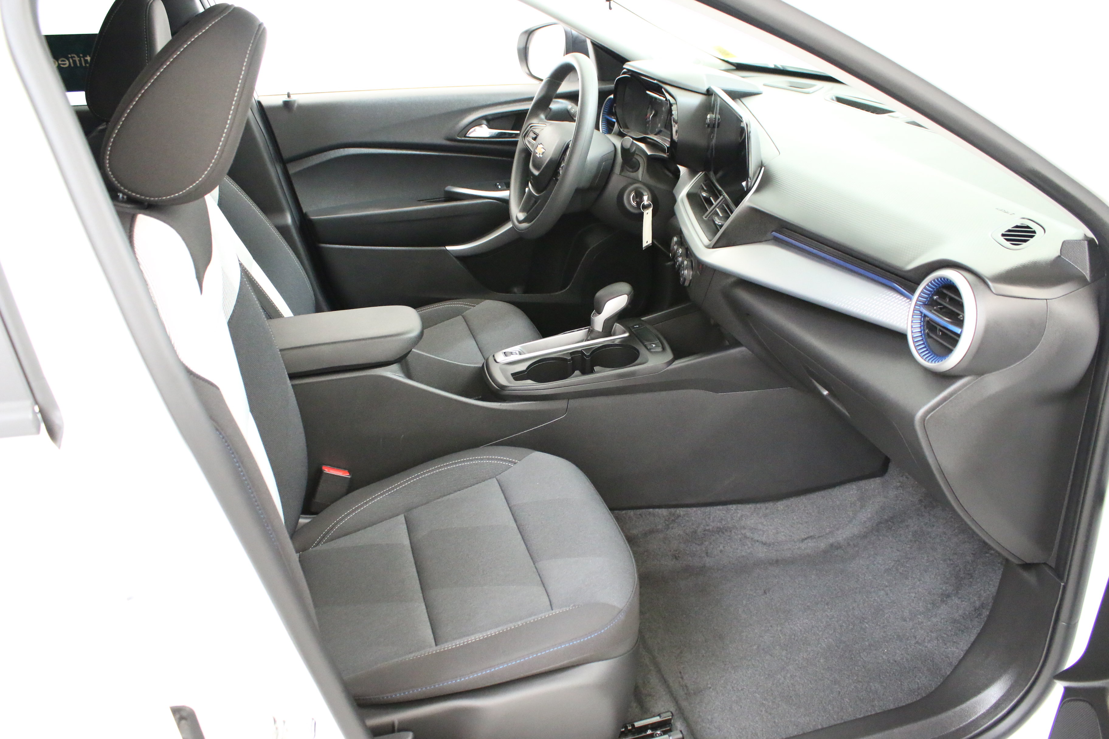 Certified 2025 Chevrolet Trax LS FWD image 28