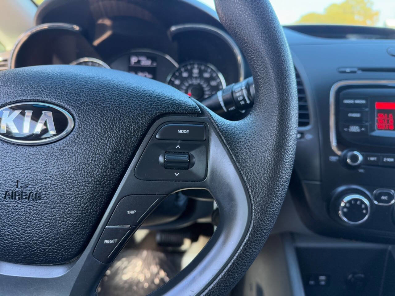 Used 2017 Kia Forte LX image 17